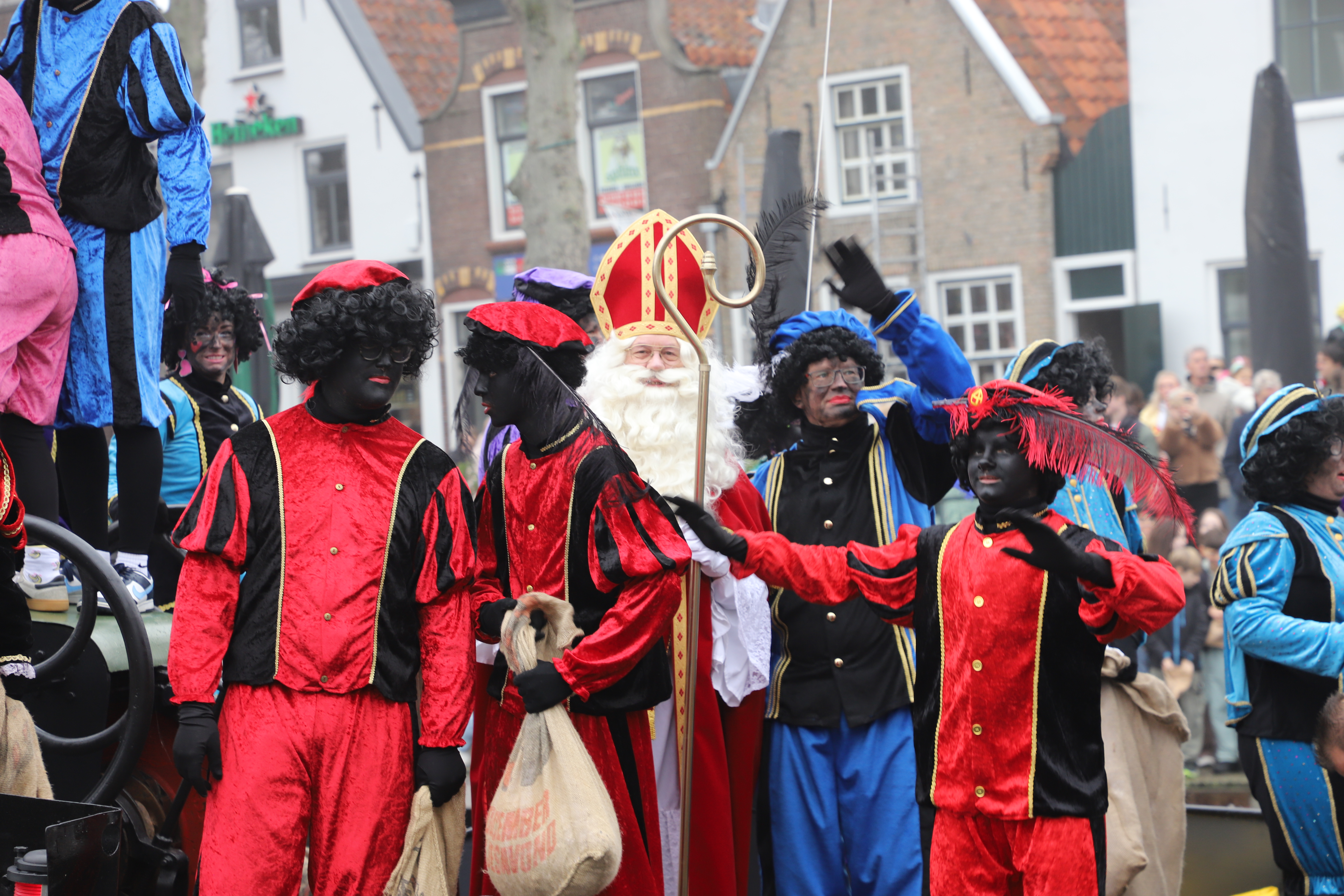 intocht sinterklaas met zwartepieten